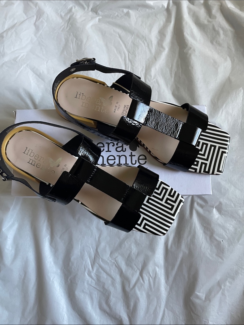 Libera Mente Black Leather Strappy Sandals Sz-40/EU,9-9.5 USA NWOB